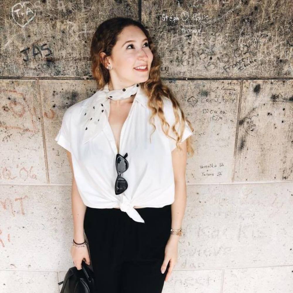 Meet your Posher, Danielle